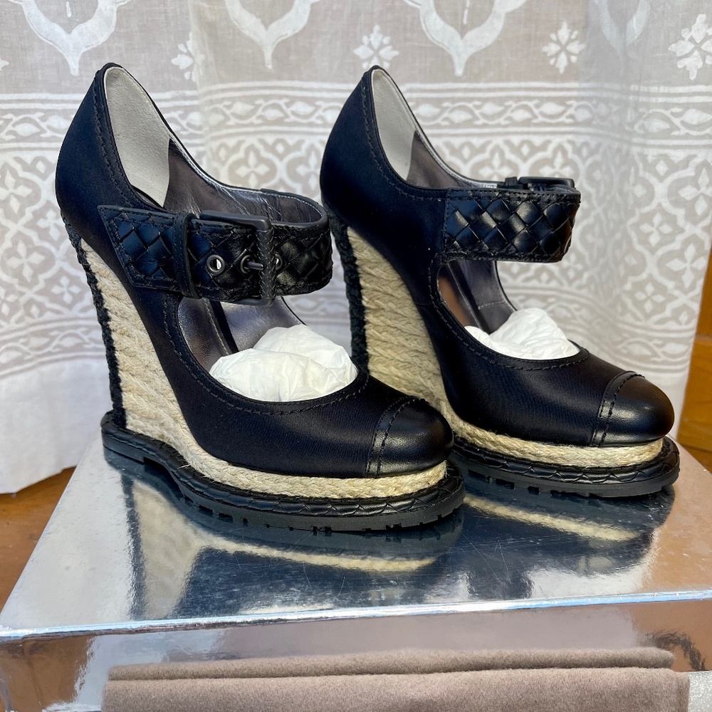 BOTTEGA VENETA  black satin wedge sandals sz 35